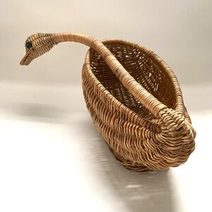 Vintage 60s figurative swan wicker basket